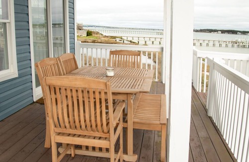 Oak Hammock House | Harkers Hideaway - Waterfront Home with Private Dock & Private Beach