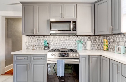 Fairgrounds Apartment | Harleaux Chateau by Jazz Fest and City Park.