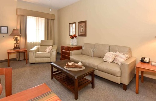 National Gardens Condo | Harley Retreat Close to Beach, Onsite Pool, WiFi