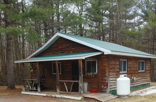 North Frontenac Cabin | Harlowe Hideaways Cabin in the woods