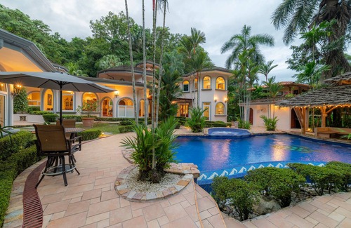 Jaco House | Harmon Estate 6 bdrs private pool in Los Suenos