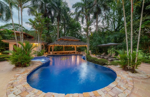 Jaco House | Harmon Estate 6 bdrs private pool in Los Suenos