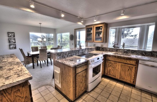 Yachats House | Harmony at the Beach! Gorgeous Ocean & Bay Views! Bring your Dog! Hot Tub!
