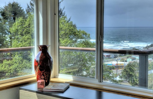 Yachats House | Harmony at the Beach! Gorgeous Ocean & Bay Views! Bring your Dog! Hot Tub!