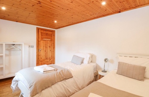 Hopton Cottage | HARMONY HOUSE, family friendly, with pool in Belton, Norfolk