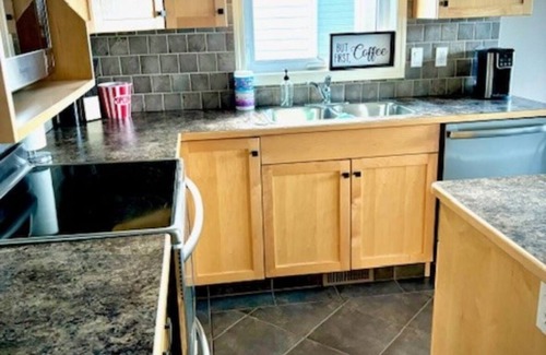 Lethbridge House | Harper House-Home away from home in Lethbridge