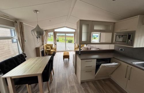Llanllwchaiarn Apartment | Harries Superior Lodge Ocean