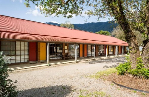 Harrietville RV Rental | Harrietville Snowline Hotel
