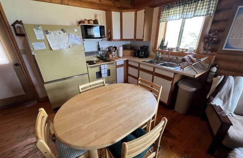 Shining Mountains Cabin | Harris Hideaway in the Gravelly Foothills