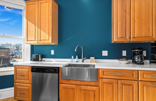 East Hillside Apartment | Harris House | Suite 3 | On Medical Campus