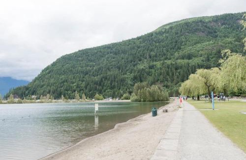 Harrison Hot Springs Apartment | Harrison On The Lake, Walkable to Beach and Village