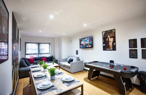 Liverpool Apartment | Harrison Suite, Sleeps 14