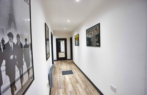 Liverpool Apartment | Harrison Suite, Sleeps 14