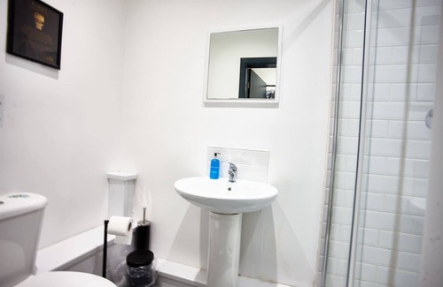 Liverpool Apartment | Harrison Suite, Sleeps 14