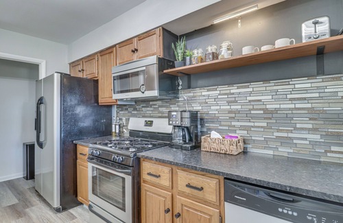 Harrisonburg House | Harrisonburg Home w/Deck - 2 Mi to JMU!