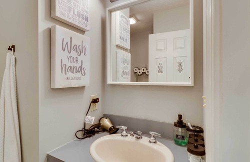 Harrisonburg House | Harrisonburg Townhome w/ Yard - 1 Mi to JMU Campus
