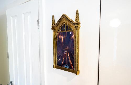 Watford Apartment | Harry Potter Themed Vacation - Sleeps 6