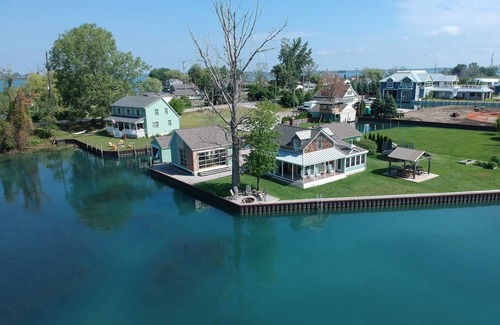 Harsens Island House | Harsens Island Waterfront - Fully Updated & Clean - St. Clair River Boat Fish
