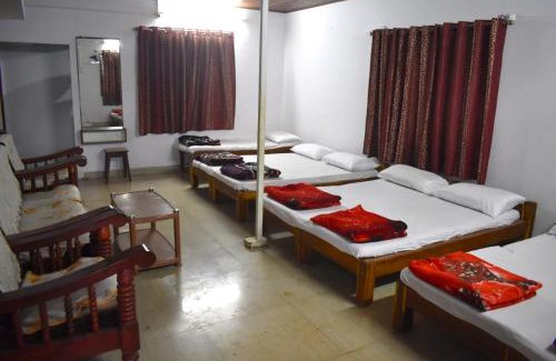 Huliyarahalli Hotel | Harshadhare Hill View Homestay