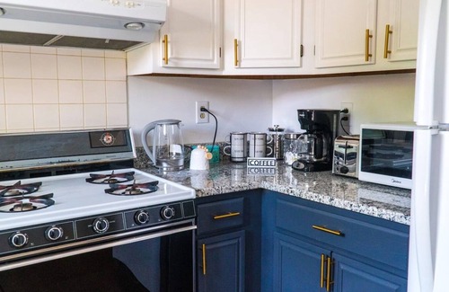 Lexington House | Hartland's Hideaway!