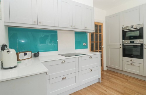Plymouth Cottage | HARTLEY LODGE, family friendly, with open fire in Plymouth