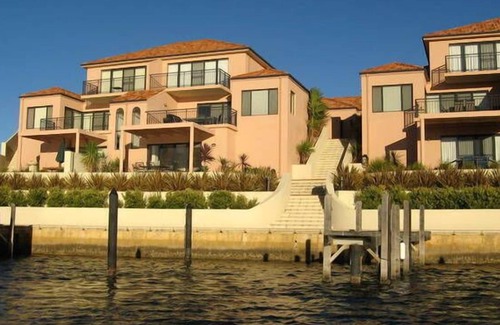 Wannanup Villa | Hartog Villa on Baywater Canal