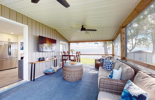 Waupoos Cottage | HART’S HAVEN Lakefront Cottage in Waupoos. Close to The Sandbanks and wineries.