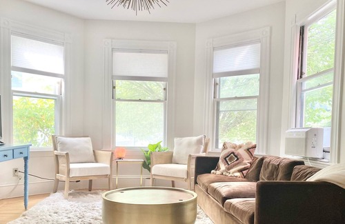 Mid-Cambridge Apartment | Harvard Square: Charming 3 bed, 2 bath