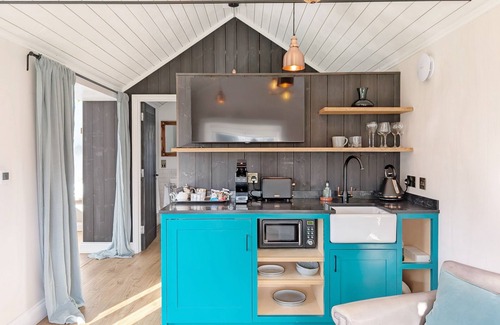 Funtington Cottage | Harvest - Ashling Park - sleeps 2 guests in 1 bedroom