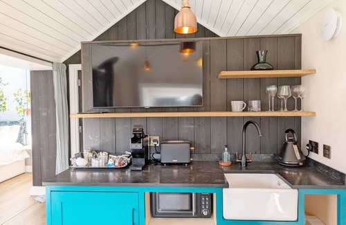 Funtington Cottage | Harvest - Ashling Park - sleeps 2 guests in 1 bedroom