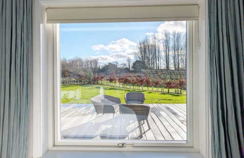 Funtington Cottage | Harvest - Ashling Park - sleeps 2 guests in 1 bedroom