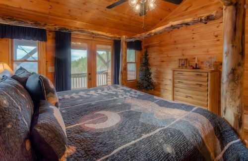 Ridgeline Vistas Cabin | Harvest Moon- Pet Friendly | Entertaining Game Room | Outdoor Fire Pit | Large Hot Tub