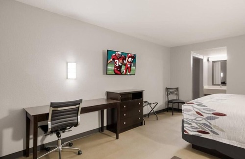 Alexandria Hotel | Hassle-Free Accommodation with Free Parking, Pets are Welcome!