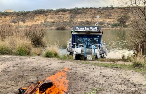 Mannum Boat Rental | Hasta La Vista river cruiser - CLOSED due to major river flooding. No Bookings.