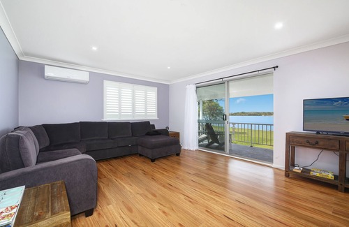 North Shore House | Hastings Riverside Holiday Home