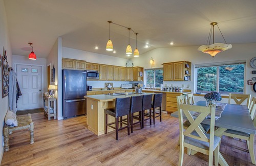 Everett House | Hat Island Home w/Stunning View & Wraparound Deck