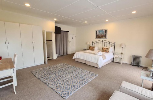 Bunkers Hill House | Hathaway Guest House