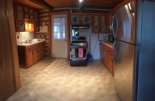 Deka Lake House | Hathaway House on the shores of Hathaway Lake, BC