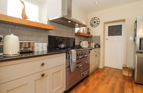 Shottery Cottage | HATHAWAY LANE, with open fire in Stratford-Upon-Avon