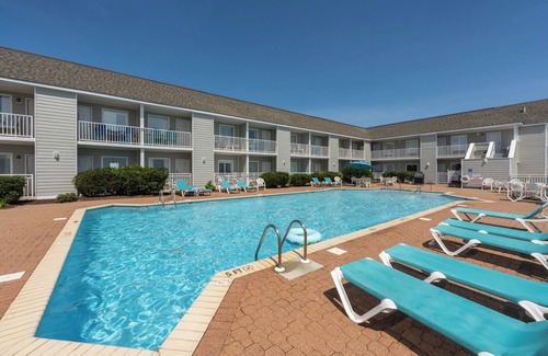 Hatteras Apartment | Hatteras Happy Hour at Villas of Hatteras Landing Near-Beach Condos with Pool Access!