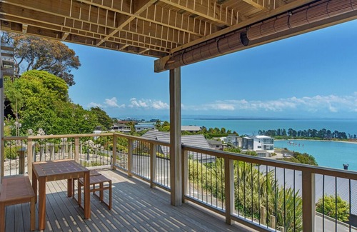 Stepneyville House | Haulashore Views - Nelson Waterfront Vacation Home