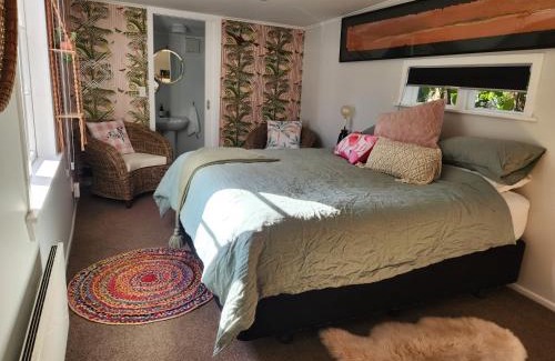 Waikanae Apartment | 'Haumoana' in Olde Beach.