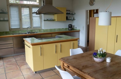 Bad Segeberg House | Haus am See - Holiday home, shower and bathtub, lake view