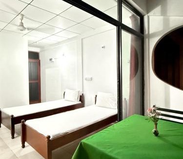 Aturuwella House | Haus Athula