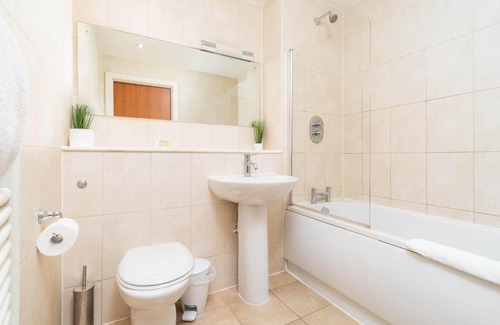 Theatreland Birmingham Apartment | Haus - City Centre 2 Bedroom Apartment - Balcony - Secure Parking - Arcadian - China Town