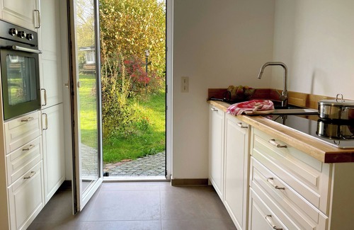 Am Salzhaff House | "Haus Landgang" for nature lovers, close to the beach, quiet, with a large garden