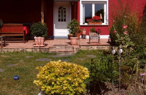 Heyweiler House | Haus rot - Ferienhäuser Am Baybachtal