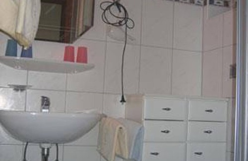 Weissenbach Apartment | Haus Schönblick - Apartment/2 bedrooms/shower or bath, WC