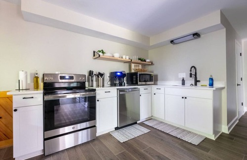 Helen Apartment | Haus Zug for 12 in Downtown Helen