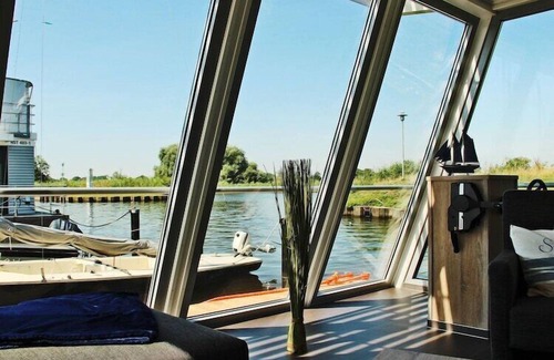 Ueckermuende Boat Rental | Hausboot in Ueckermuende